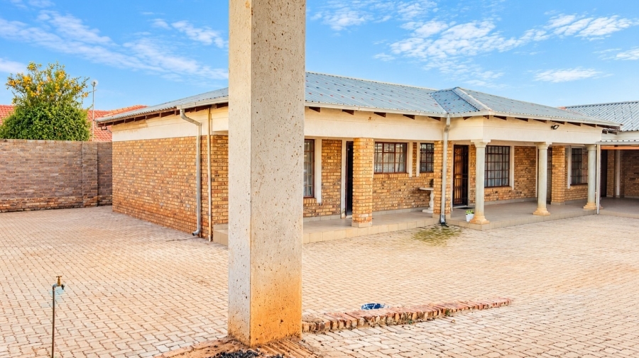 Commercial Property for Sale in Ellaton North West